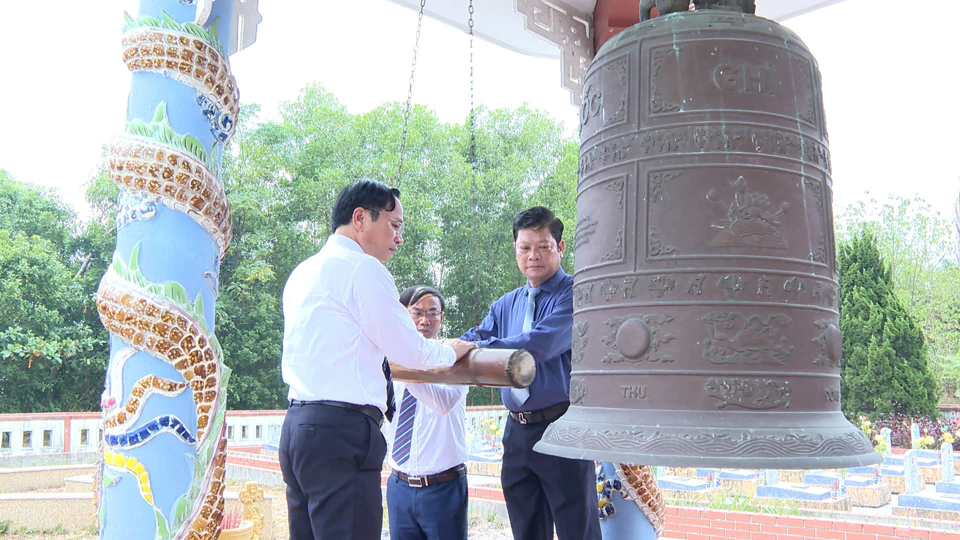 Phường Nam Đông Hà dâng hương, dâng hoa tri ân các anh hùng liệt sĩ nhân kỷ niệm 79 năm Ngày Thương binh - Liệt sĩ