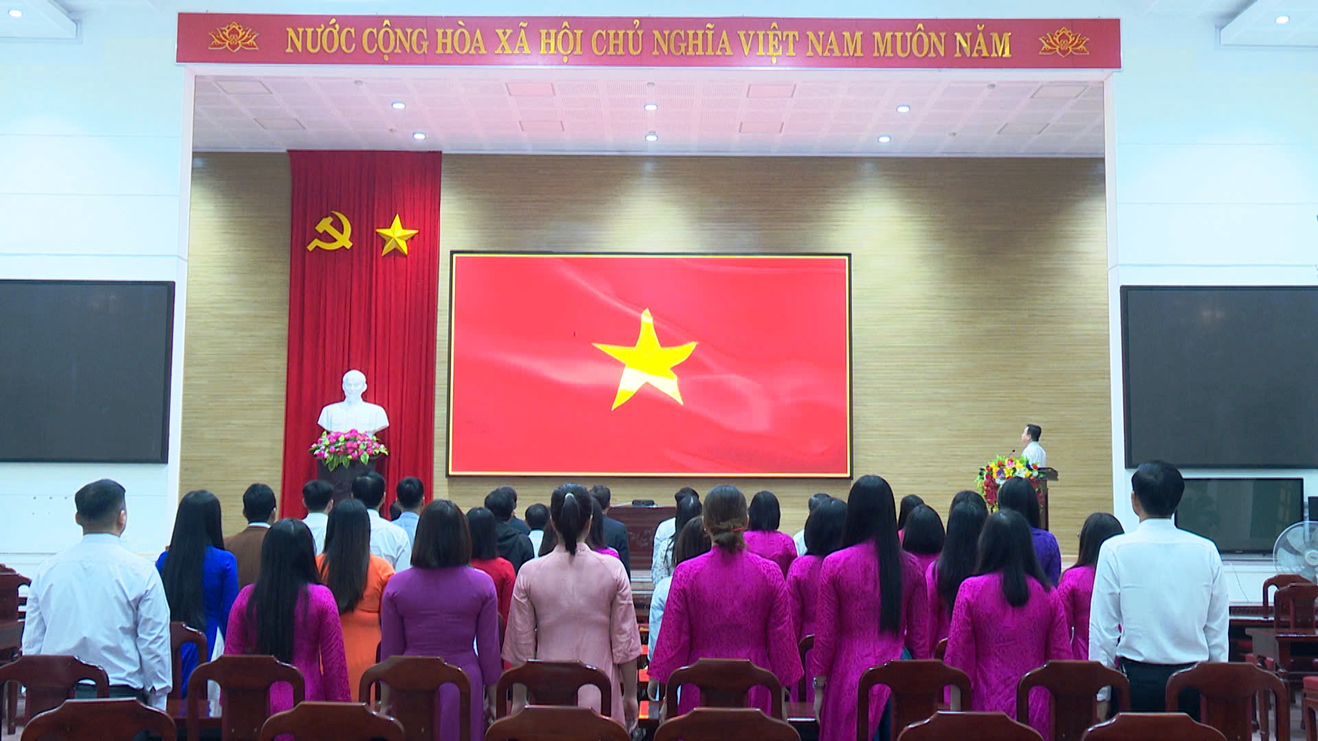 Đảng ủy, HĐND, UBND, UBMTTQVN phường Nam Đông Hà tổ chức Lễ chào cờ Tổ quốc tháng 12 năm 2025