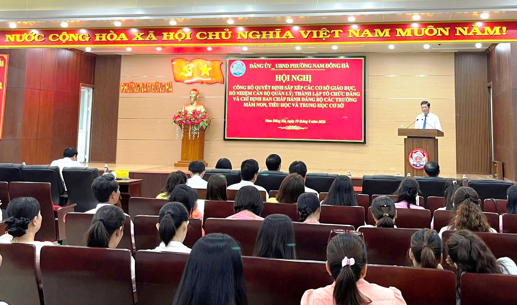 Phường Nam Đông Hà công bố các Quyết định sắp xếp, tổ chức lại các cơ sở giáo dục công lập, thành lập Đảng bộ trường học và bổ nhiệm cán bộ lãnh đạo quản lý