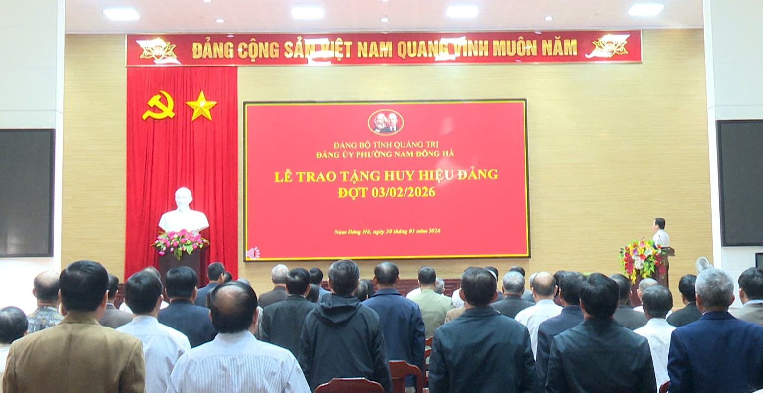 Phường Nam Đông Hà tổ chức Lễ trao tặng Huy hiệu Đảng đợt 03/02/2026
