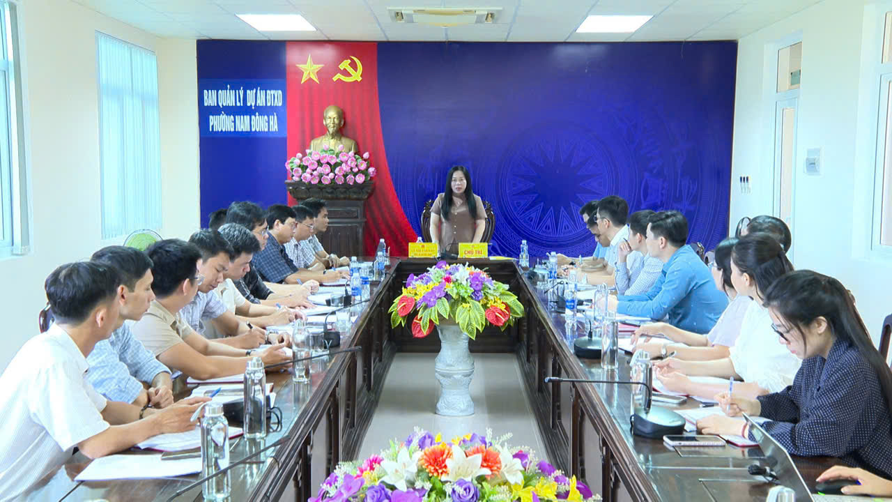 Lãnh đạo UBND phường Nam Đông Hà làm việc với Ban Quản lý dự án đầu tư xây dựng phường