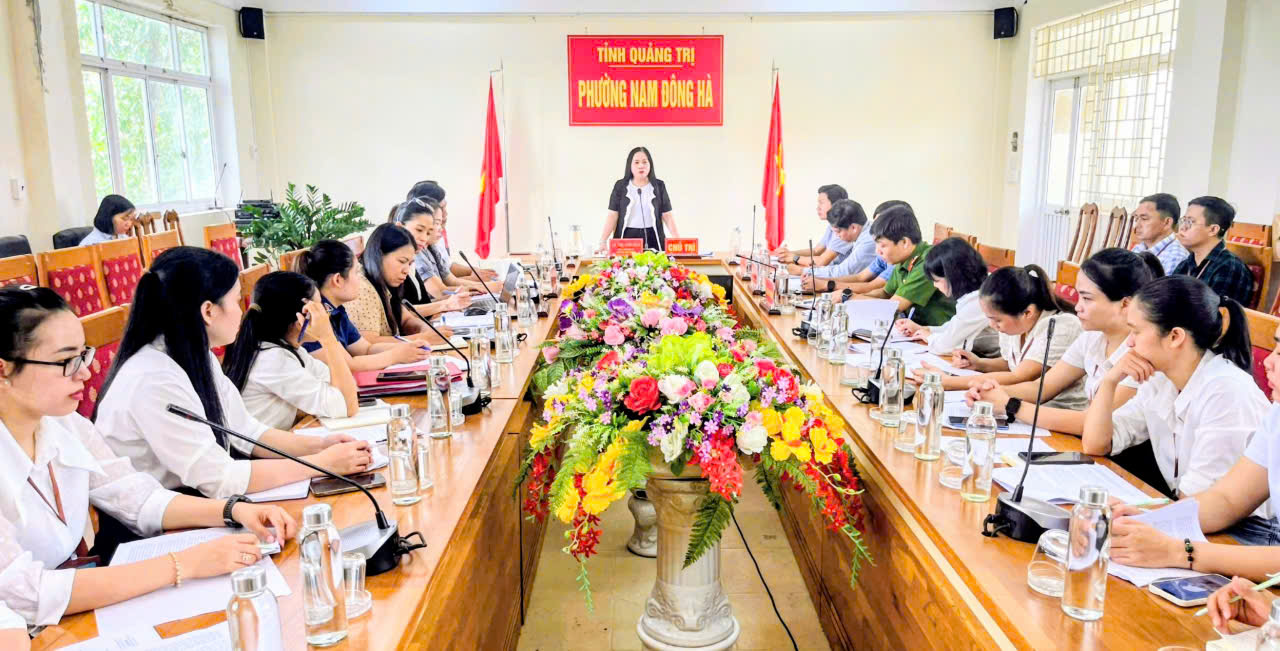 Lãnh đạo UBND phường Nam Đông Hà làm việc với Trung tâm Phục vụ hành chính công nhằm triển khai các nhiệm vụ trọng tâm thời gian tới